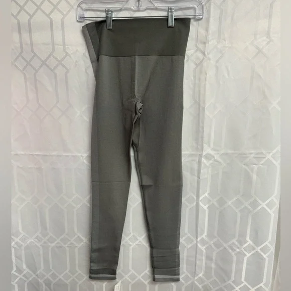 Outdoor Voices Seamless Smooth 7/8 Legging Graphite/Dove S - Picture 1 of 9